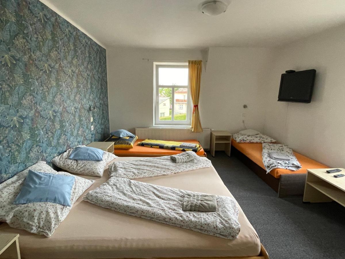 Penzion Slunecnice Dvůr Králové nad Labem Buitenkant foto